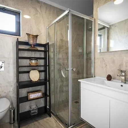 Sleeps 8 Pool Air Con Wifi Vilă