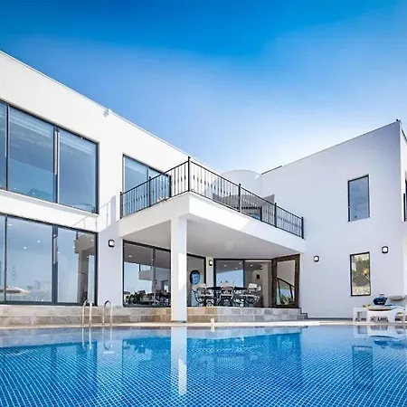 Sleeps 8 Pool Air Con Wifi Vilă *
